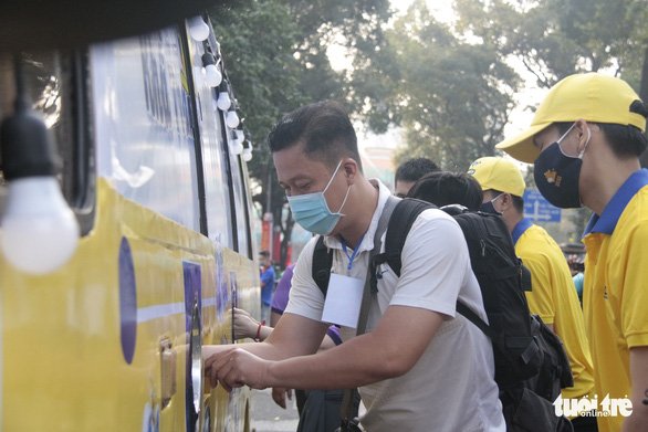 - Ho Chi Minh City bus releases face masks for free