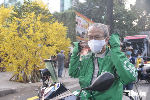 - Ho Chi Minh City bus releases face masks for free