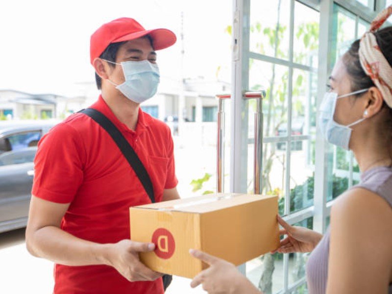 Popular accessories for delivery uniforms include baseball hats.