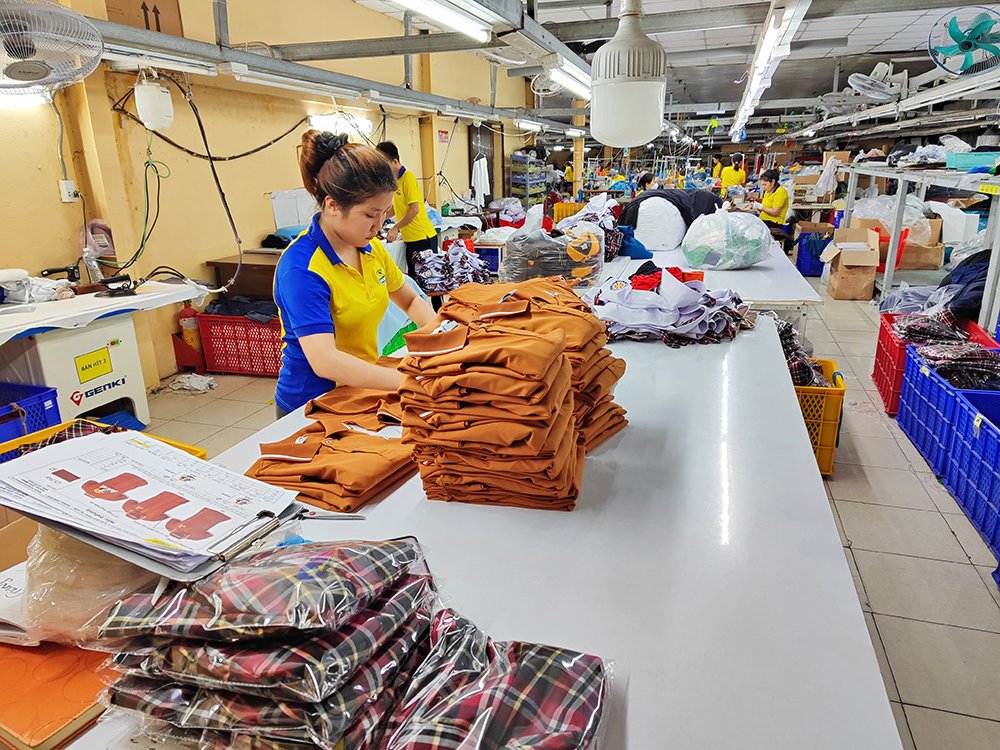 - Manufacturing Uniform Shirts For Tourist Area DaPa Hill In Da Lat City